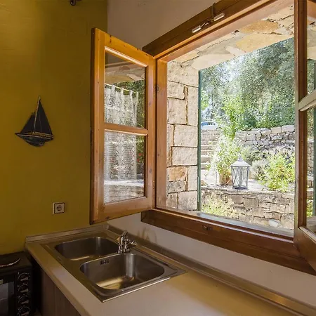 Apartmán Adamantia S2 *